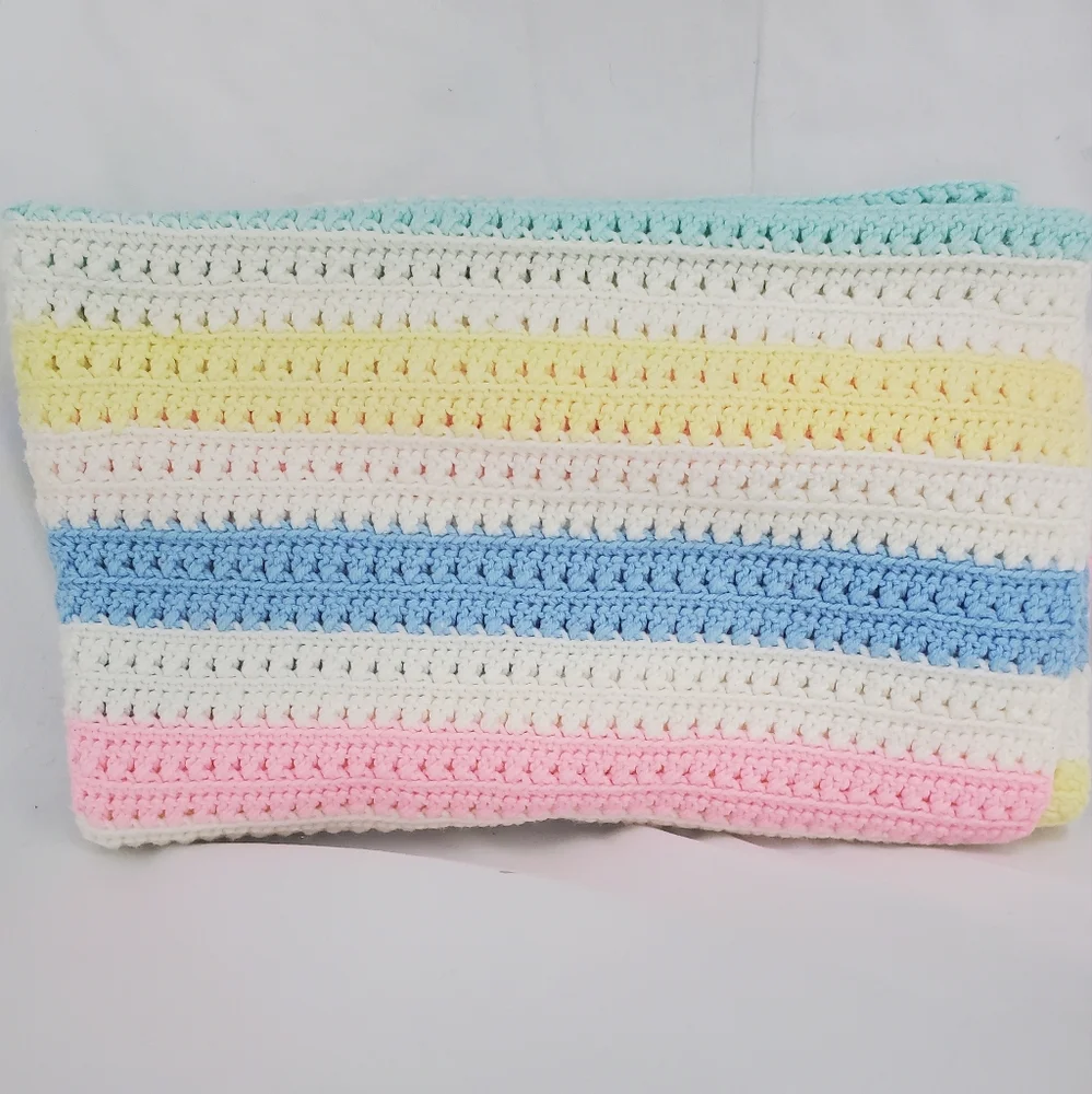 Vintage crocheted striped pastel baby blanket - Picture 6 of 6